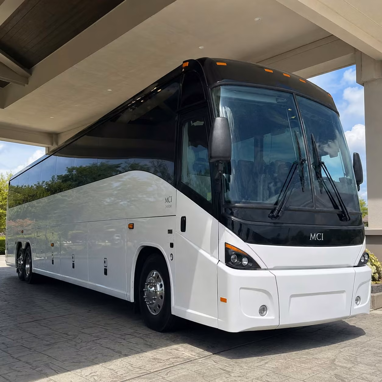 airport shuttle service for okc corporate teams flying through will rogers world airport